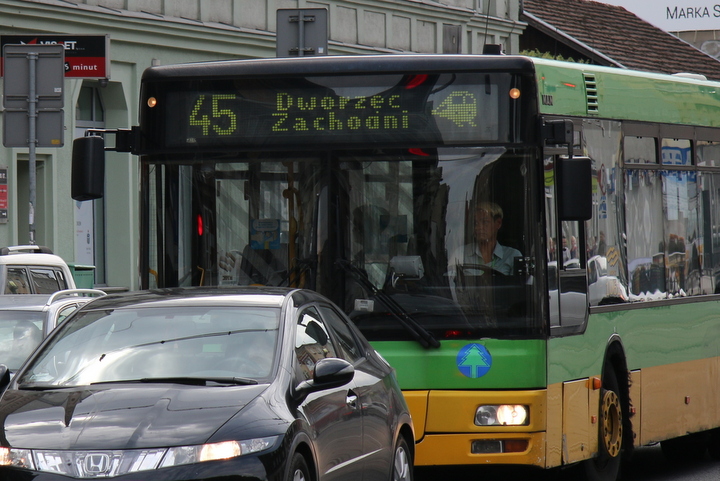 autobus na głogowskiej z panią 45 - Marcin Wesołowski