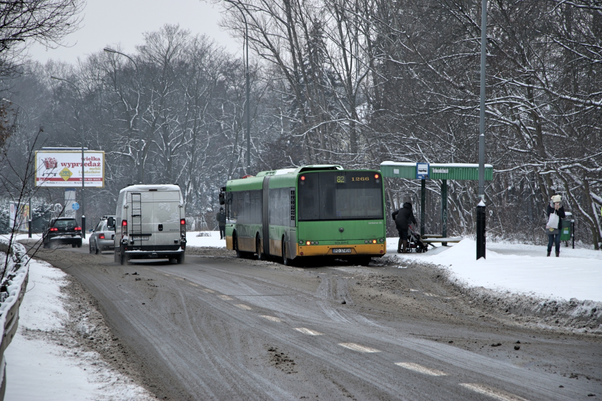 autobus zimą, śnieg na ulicach - Radio Merkury