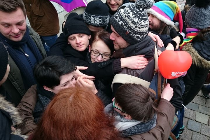 przytulanie zamiast demonstracji - Wojciech Chmielewski