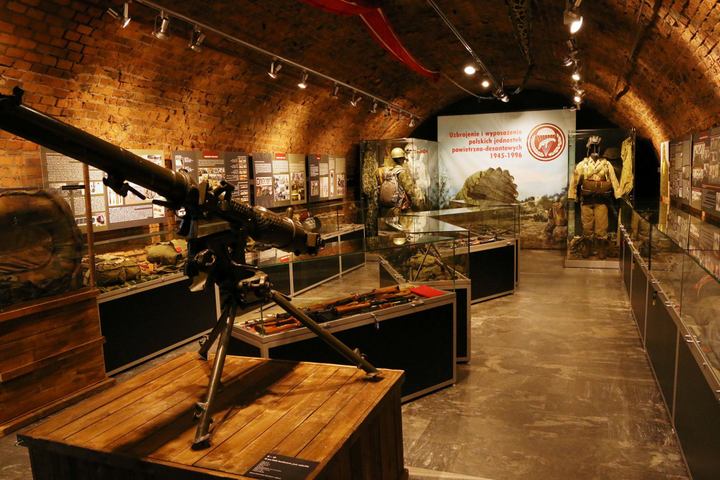 wystawa spadochronowa muzeum uzbrojenia - Marcin Wesołowski