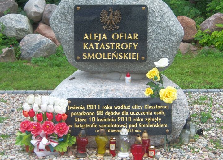 pomnik smoleński katyń - Flyz1/CC Wikipedia