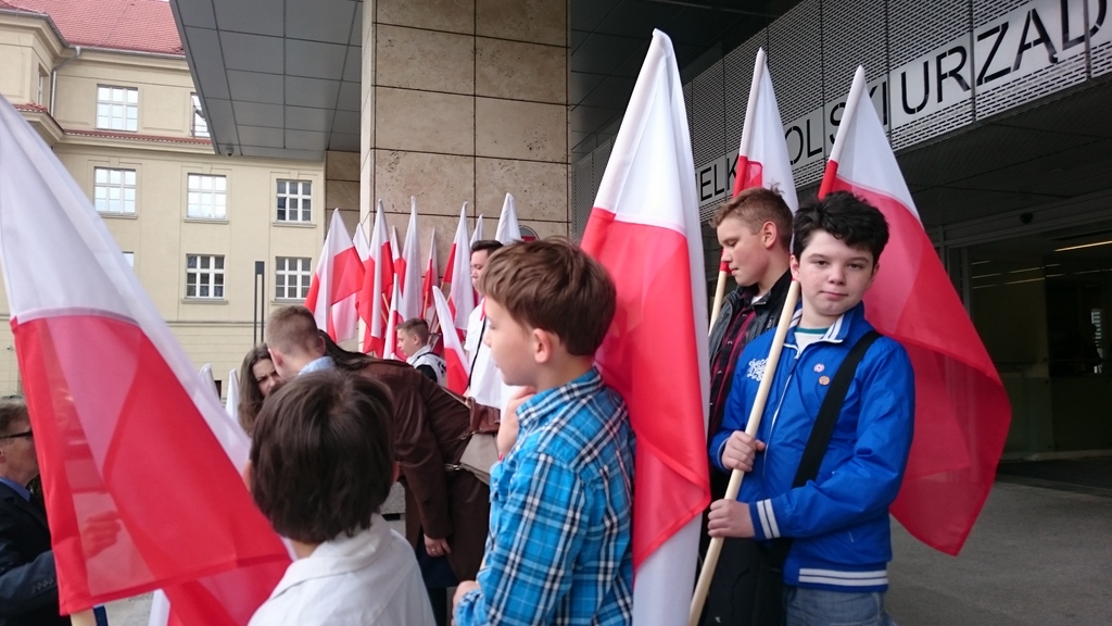 flagi przed wuw - Wojciech Chmielewski