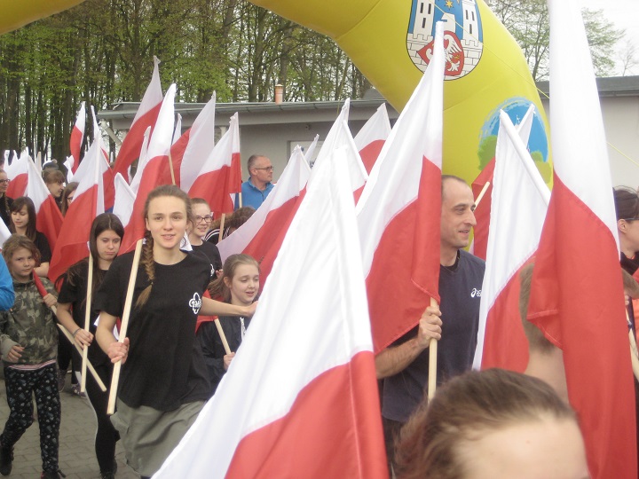 bieg z flagą Środa Wkp 4 - Rafał Regulski