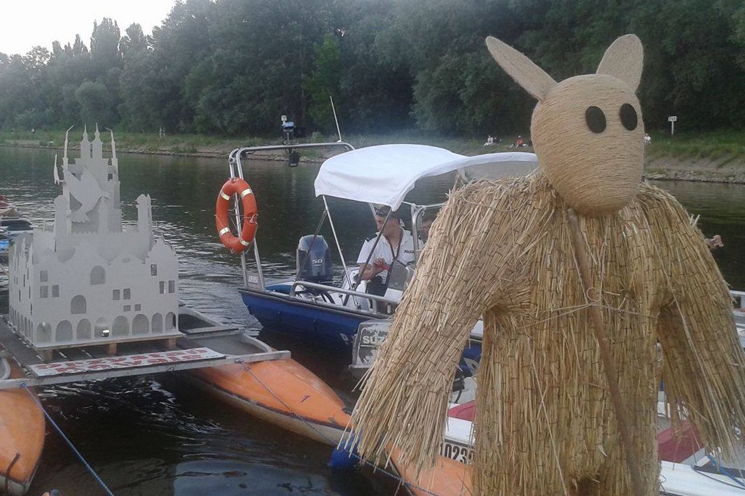 parada łódek na rzece - wianki - Maciej Kluczka