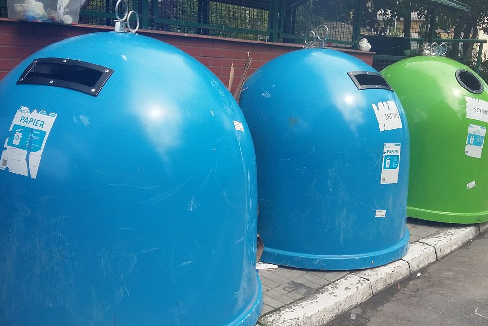 kontenery na odpady segregacja recykling śmieci - Szymon Mazur