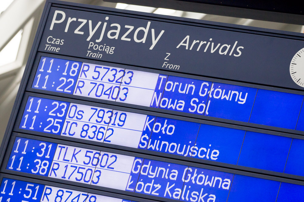 Dworzec PKP Poznań Główny tablica przyjazdy - Anna Adamczyk