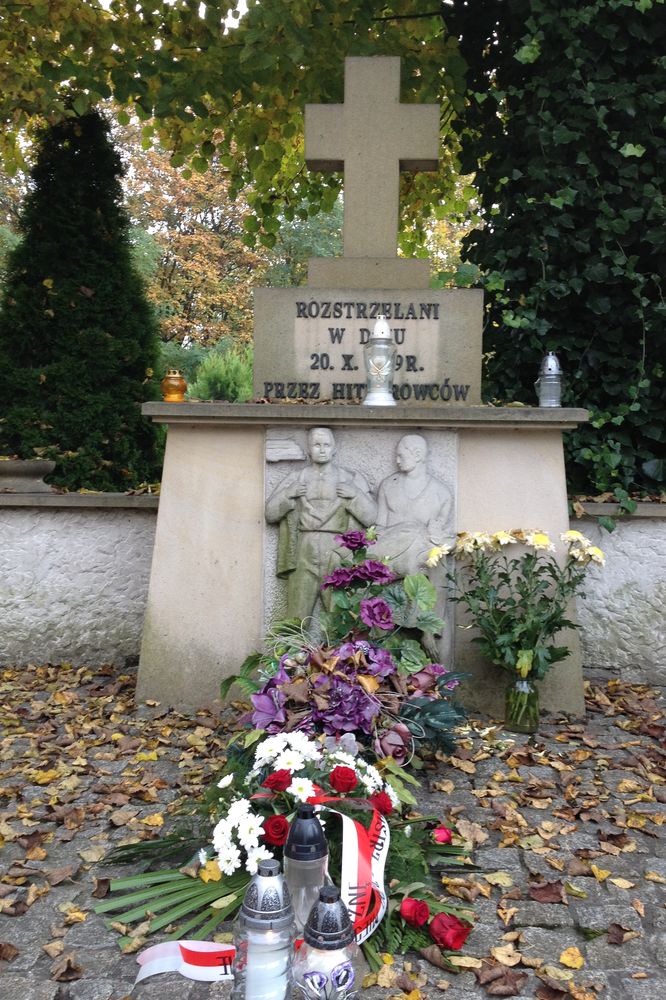 Znicze w Mosinie - Plac 20 Października, cmentarz parafialny