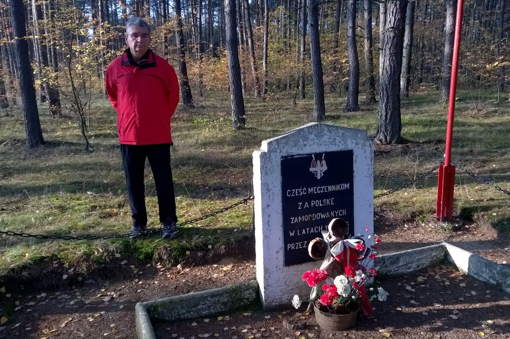 Miejsce pamięci w  Lesie Kobylnickim koło Szamotuł