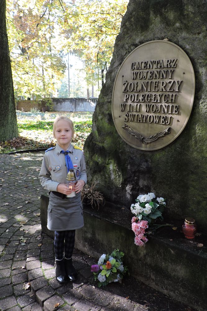 Znicze na cmentarzu w Tarnowskich Górach