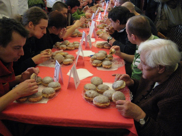 Mistrzostwa w jedzeniu pączków 2011 - Jacek Butlewski