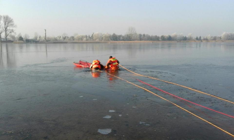 zimne ćwiczenia na wodzie - Straż Pożarna Poznań