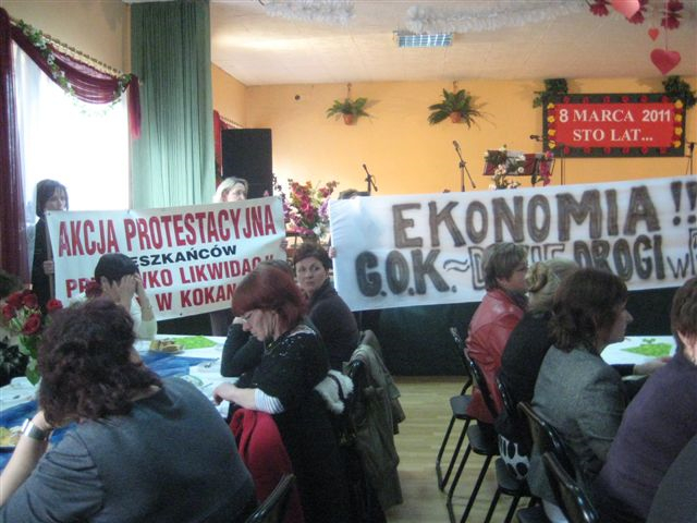 protest przeciwko likwidacji szkól w gminie Żelazków 1 - Danuta Synkiewicz