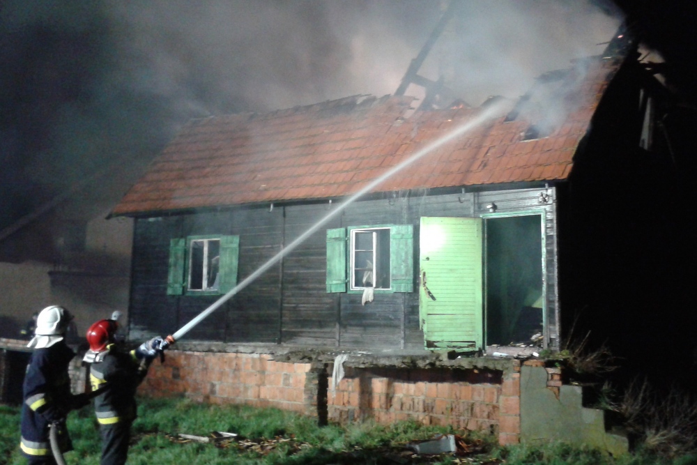 pożar drewnianego domu - KP PSP Kościan
