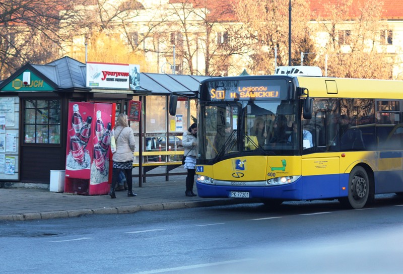 autobus_na_przystanku - kalisz.pl