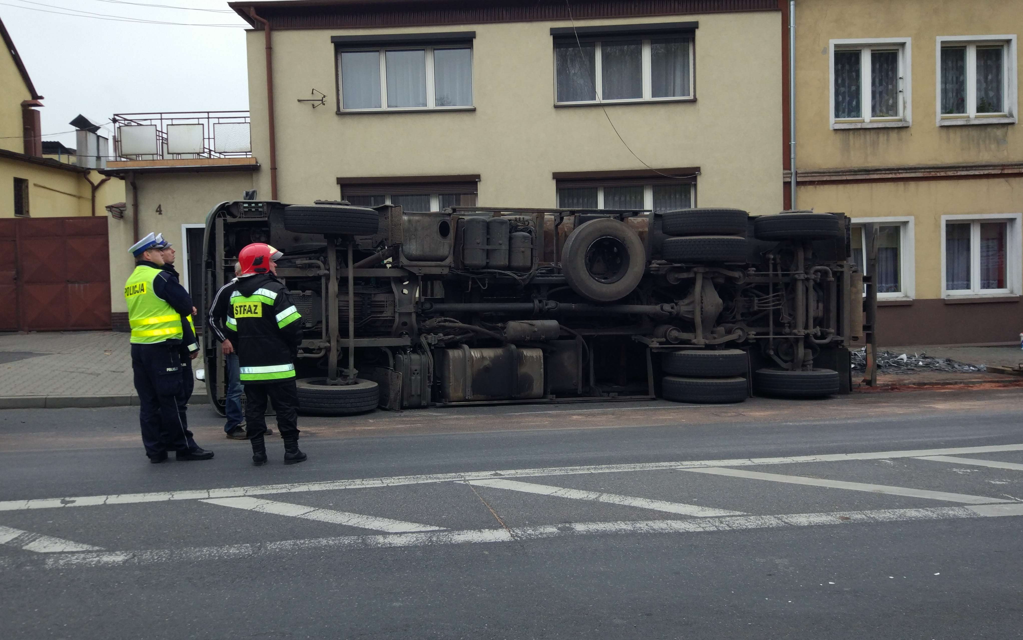 wypadek ujście przewrócona ciężarówka - Przemysław Stochaj