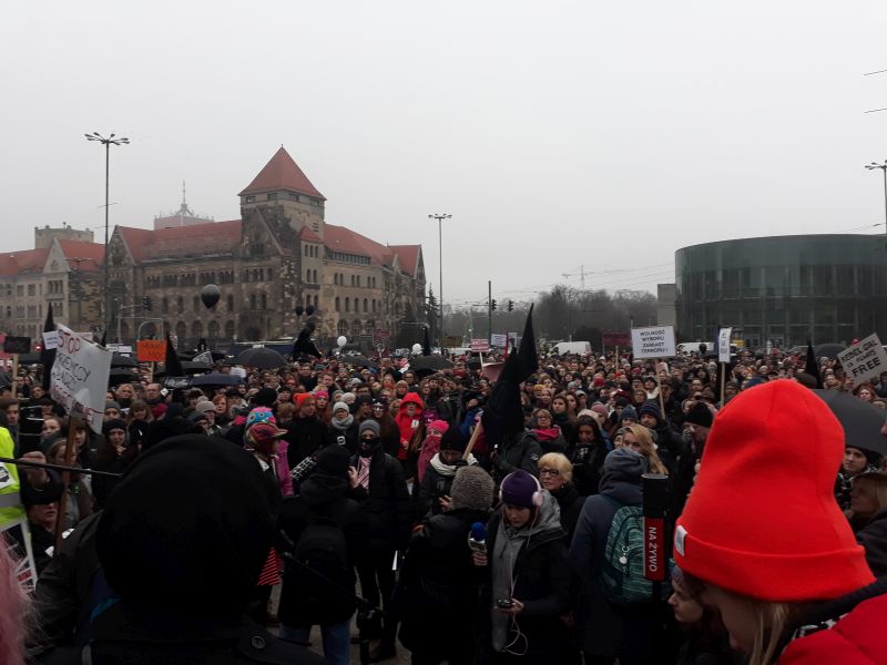 czarny protest Poznań - Piotr Jaśkowiak