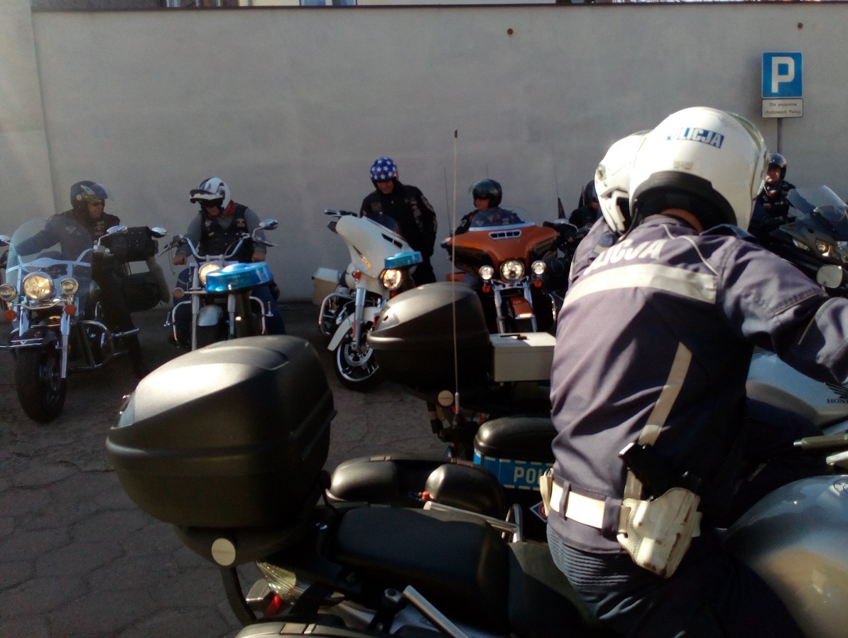 "Patrz w lusterka - motocykle są wszędzie" - Komenda Powiatowa Policji w Kościanie