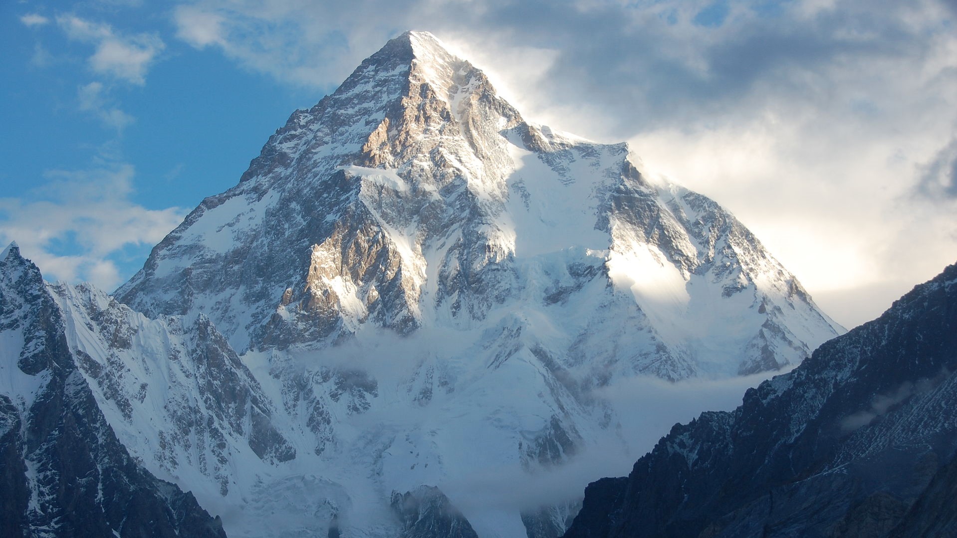 K2 Karakorum - CC: Wikimedia Commons: Maria Ly