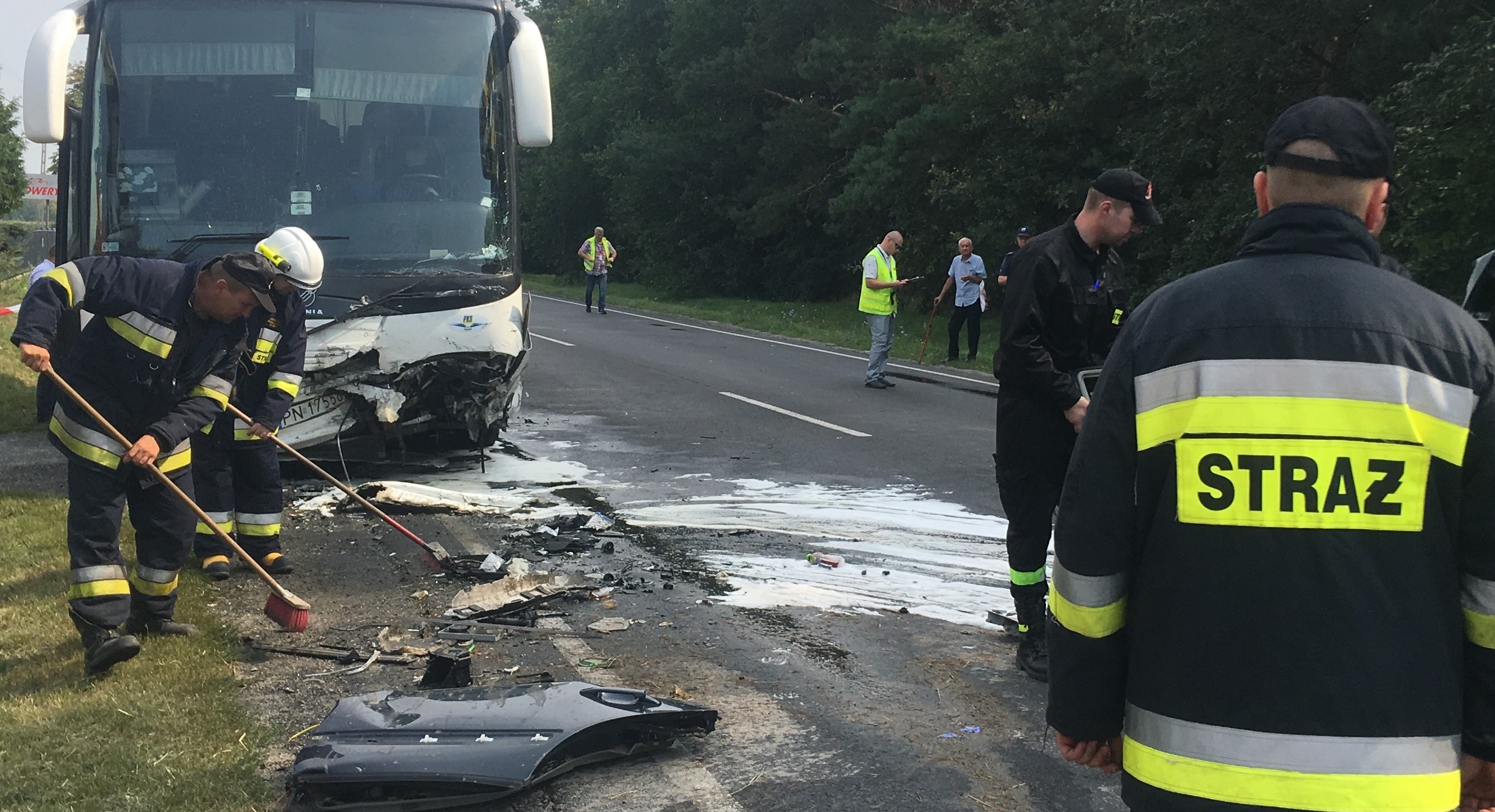 zderzenie czołowe autobusu z samochodem DK15 golina - Rafał Regulski