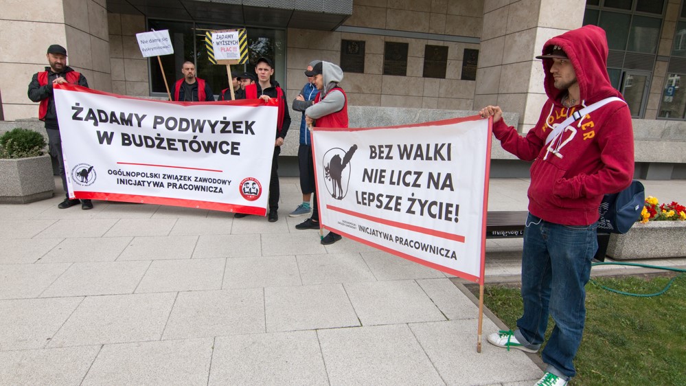 protest pracowników niemedycznych w poznaniu urżad wojewódzki - Wojtek Wardejn