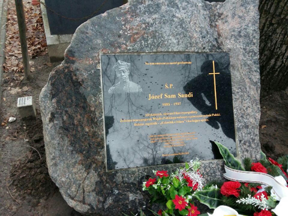 Józef Sam Sandi tablica cmentarz odsłonięcie - Magda Konieczna - Radio Poznań