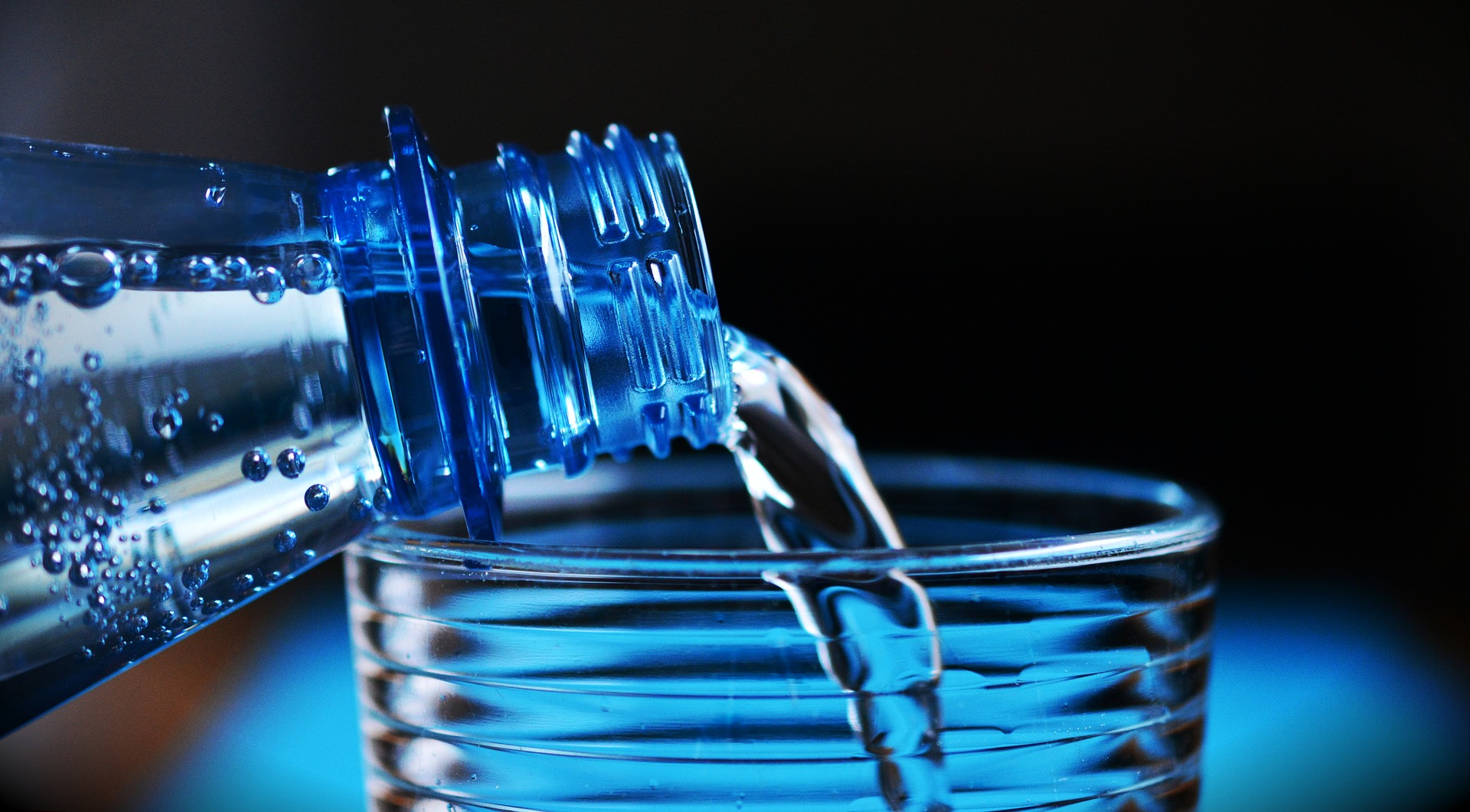 butelka wody woda - pixabay