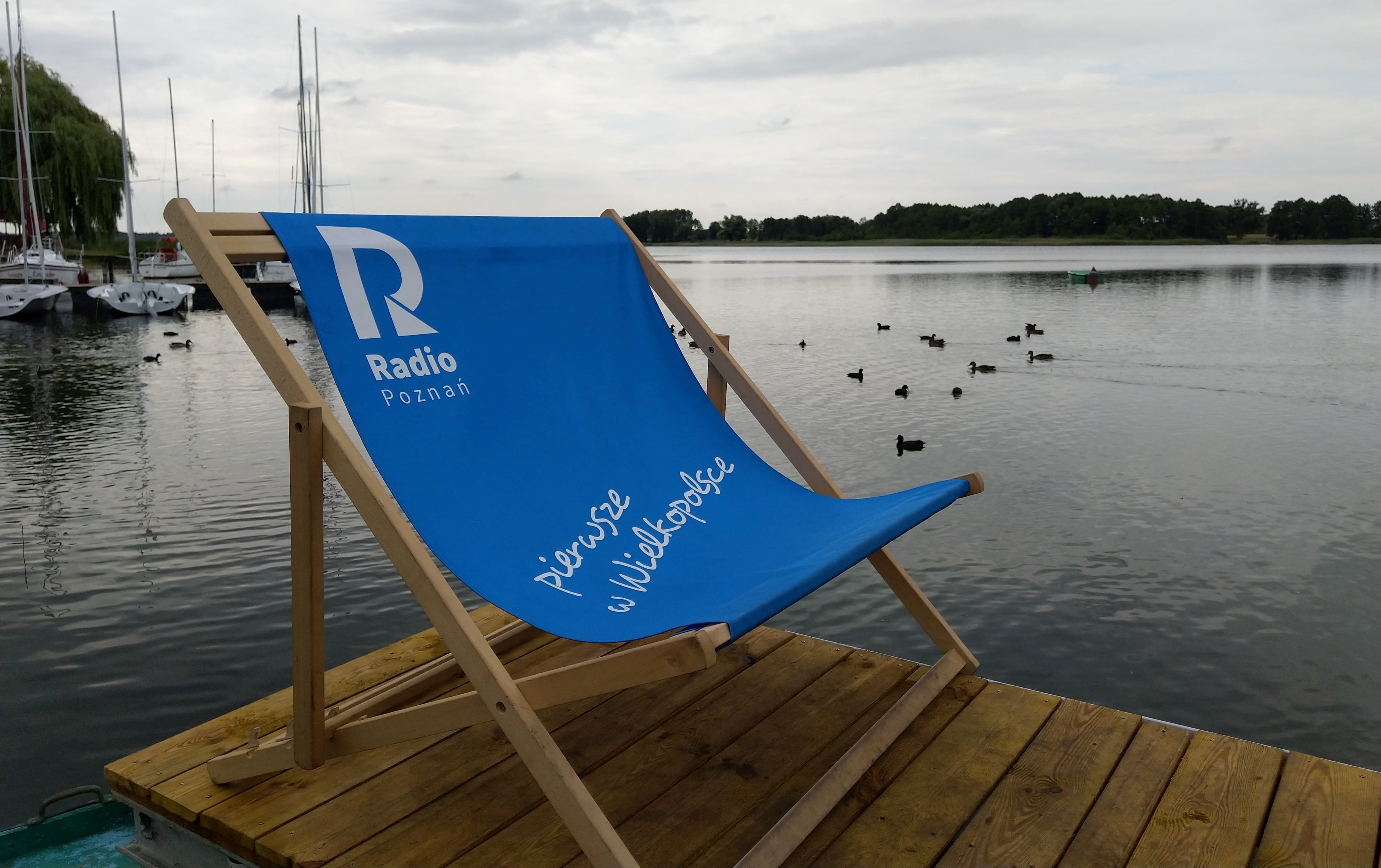 radio poznań fotel leżak plaża jezioro - Radio Poznań