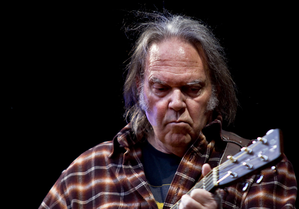 neil young - Per Ole Hagen - Per Ole Hagen, CC BY-SA 1.0, https://commons.wikimedia.org/w/index.php?curid=10820963