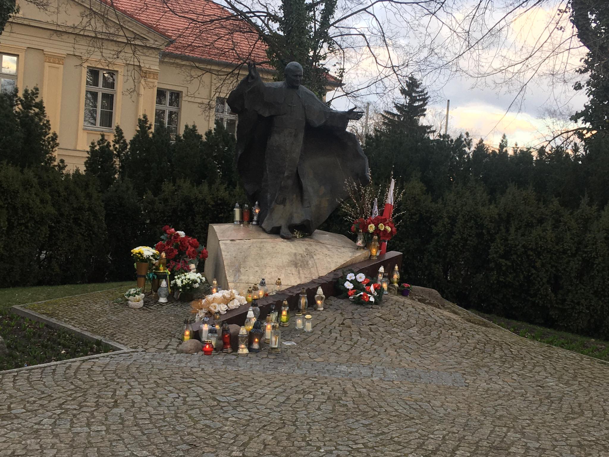 rocznica śmierci papieża pomnik na ostrowie tumskim  - Jacek Butlewski