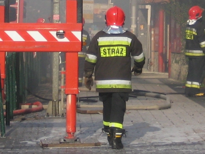Strażacy gaszą pożar - Adam Michalkiewicz