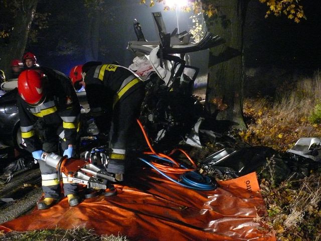 Nocny wypadek - Trzemeszno - Państwowa Straż Pożarna KP Gniezno