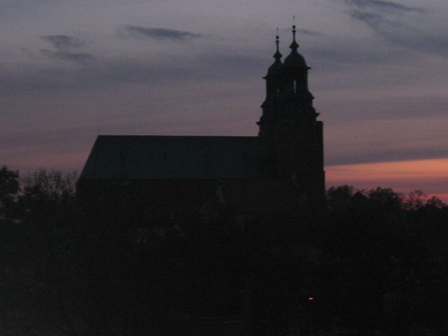 Katedra w Gnieźnie po zmroku - Radio Merkury