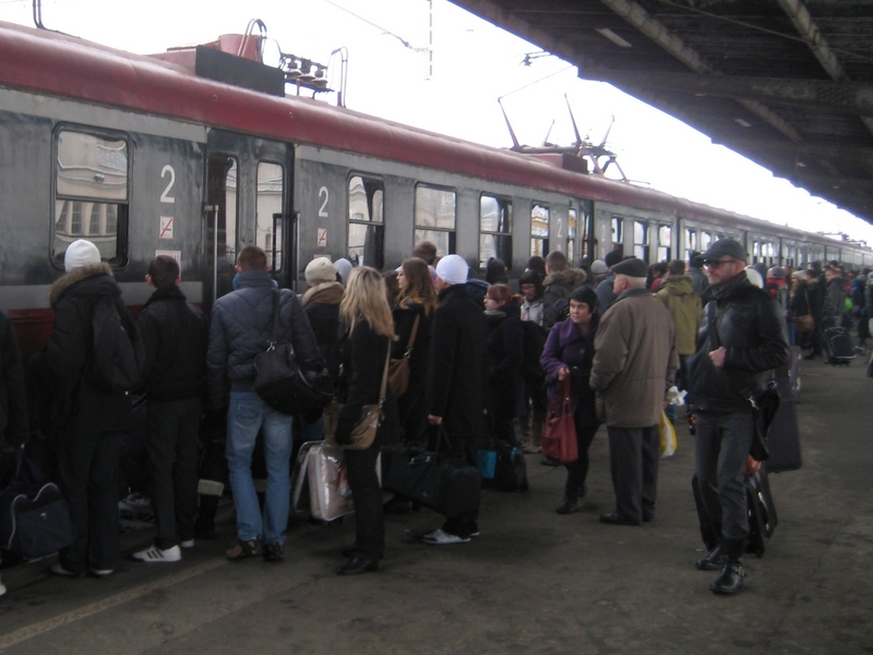 Wsiadają do pociągu - dworzec - Anna Skoczek