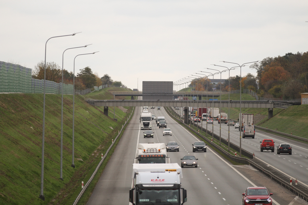 pomiar prędkości autostrada auta samochody - Leon Bielewicz - Radio Poznań