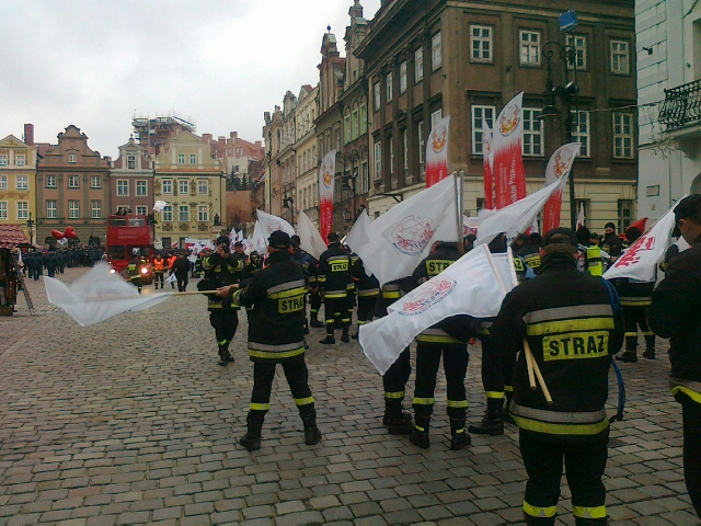 Strażacy - demonstracja na Starym Rynku - Wojciech Chmielewski