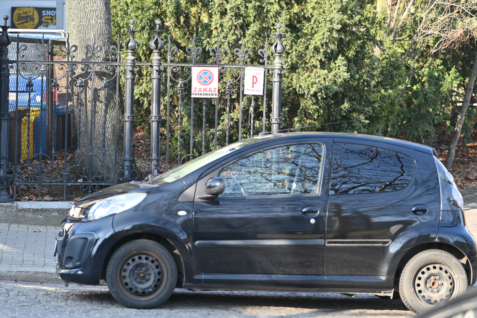 złe parkowanie poznań źle zaparkowane auta - Wojtek Wardejn