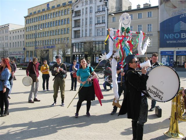 Powitanie wiosny, Plac Wolności - Wojciech Chmielewski