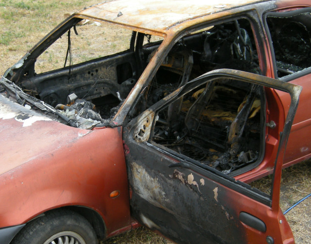 samochod spalony - TomFoto