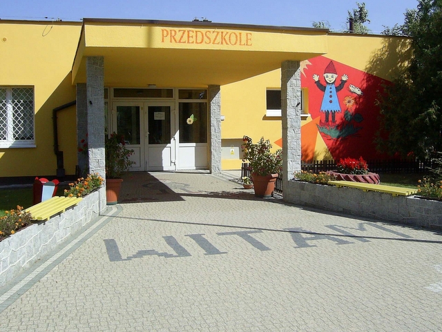 Przedszkole w Grodzisku - wejście - Krzysztof Sadowski