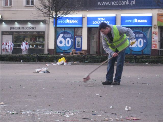 Sprzątanie Placu Wolności, Sylwester - Magda Konieczna