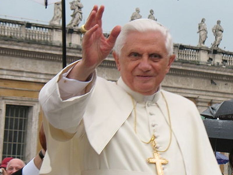 Benedykt XVI - Tadeusz Górny - Wikimedia Commons 