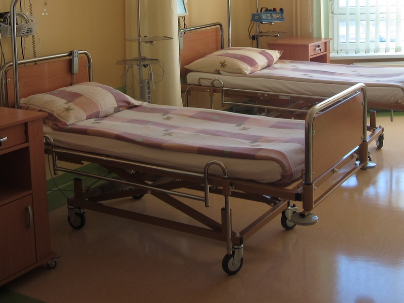 Łóżko w szpitalu, pacjent, szpital - Aleksandra Włodarczyk