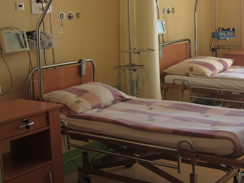Łóżko w szpitalu, pacjent, szpital - Aleksandra Włodarczyk