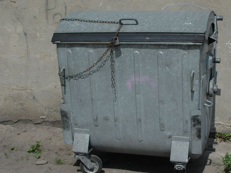 kontener na śmieci - Szymon Mazur