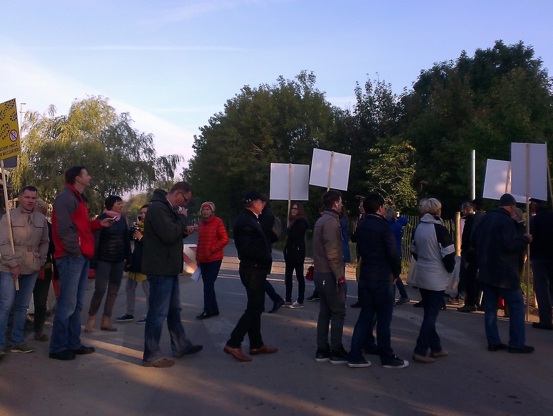 protest pod wiaduktem katowicka1 - Adam Michalkiewicz