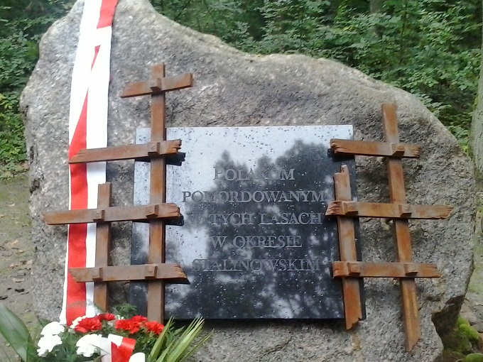 pomnik pomordowanych w Gądkach (1) - Rafał Regulski
