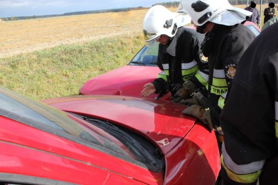 wypadek drogowy zderzenie dwóch aut - Straż Pożarna/Leszno
