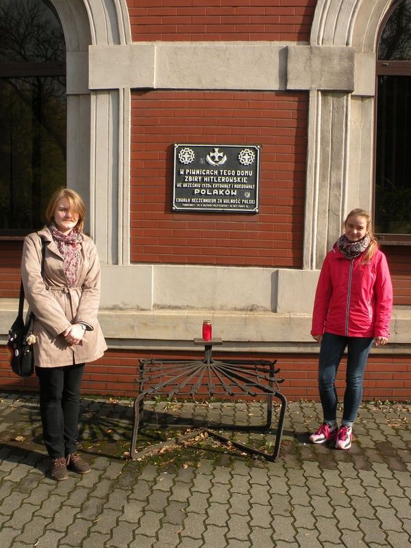 Uczniowie ZSO nr 13 w Gliwicach odwiedzili miejsca pamięci
