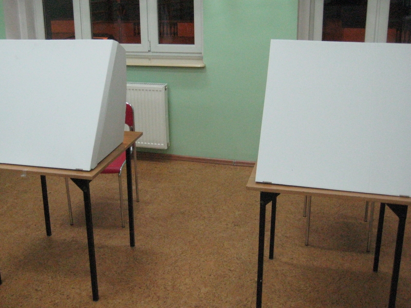Komisja wyborcza, urny, wybory 2014 - Jacek Butlewski