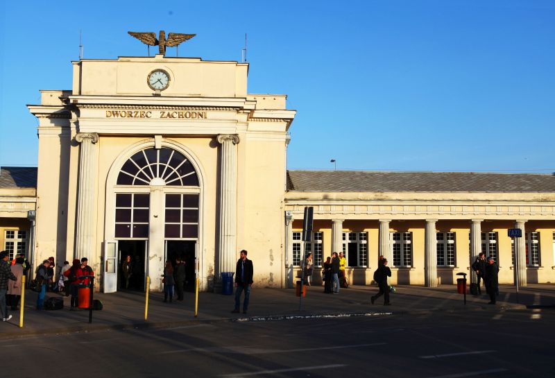 dworzec zachodni wejscie - Urząd Transportu Kolejowego